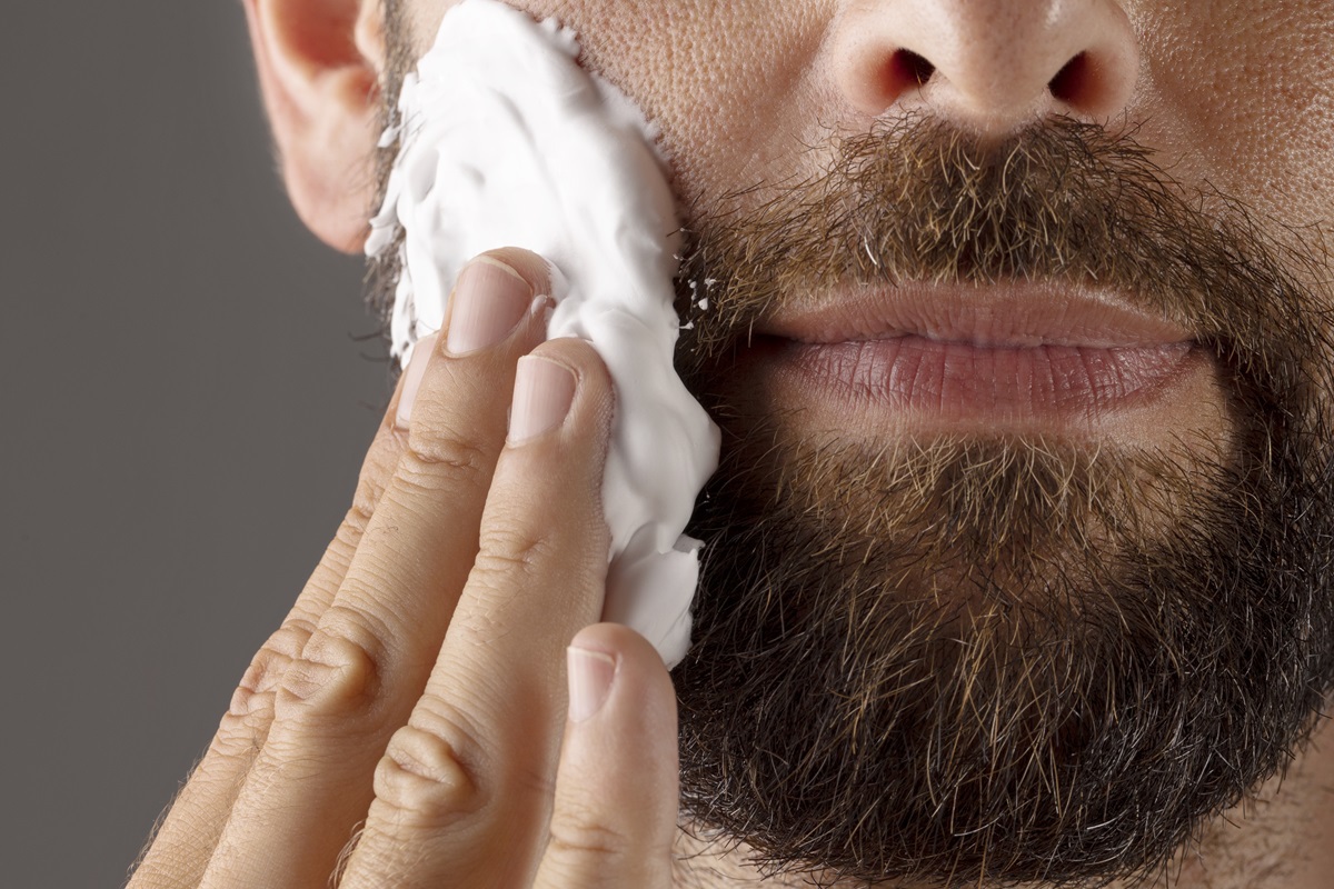 Veja os benefícios e como usar a loção pós barba